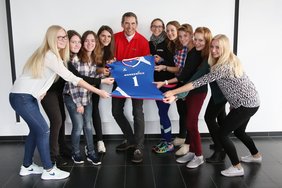 Die Firma Michael Koch aus Ubstadt unterstützt die neue Damenmannschaft